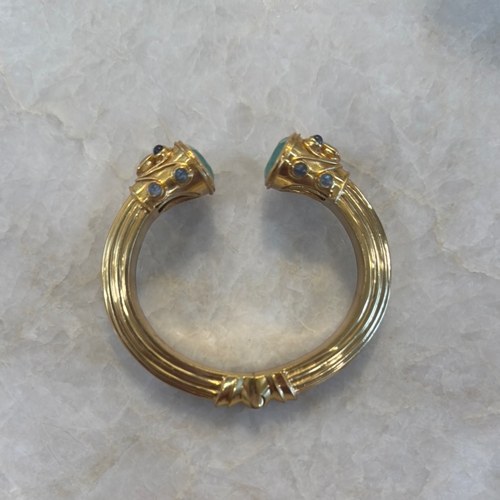 Elegant Gold and Green Women's Bracelet